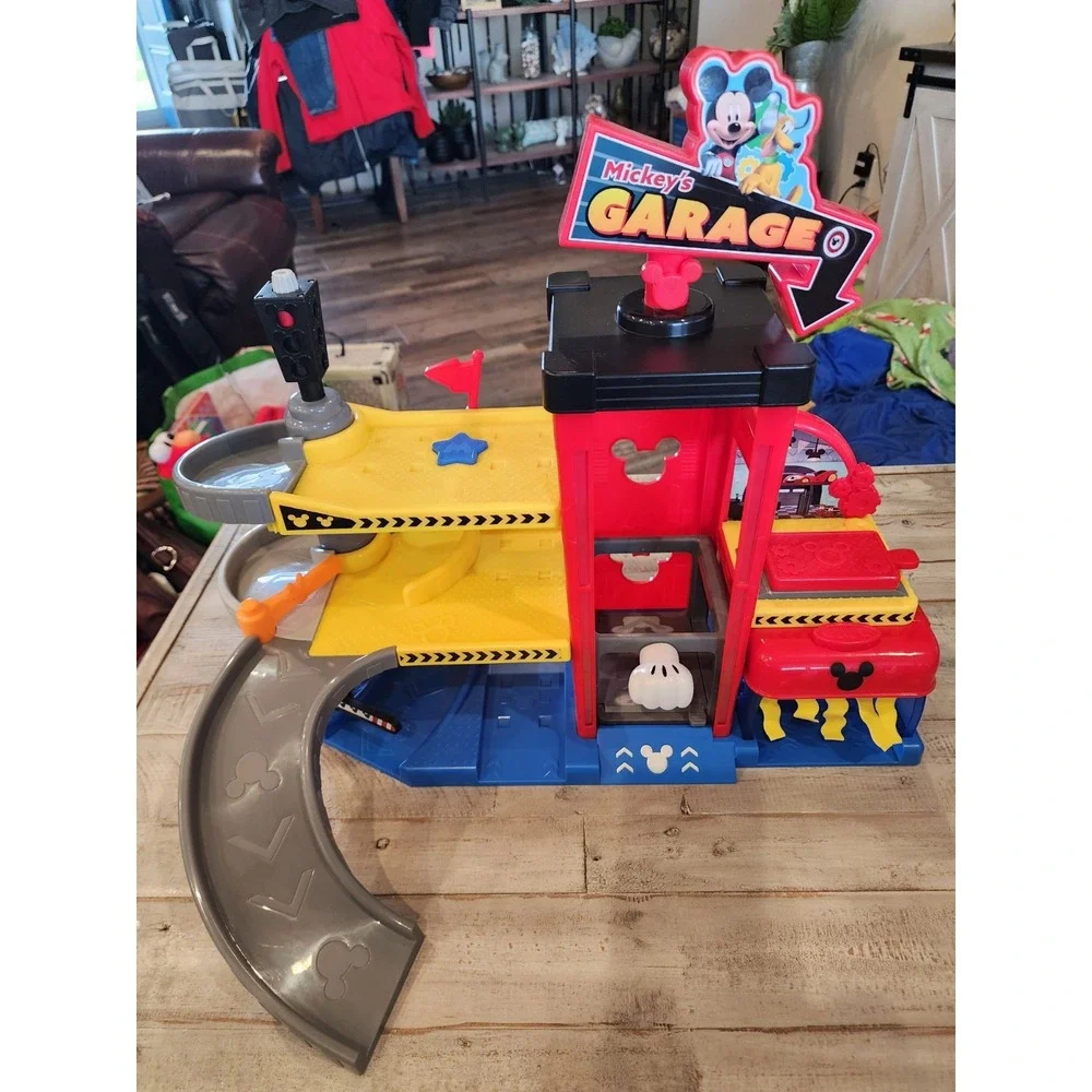 Mickey Mouse Ready to Race Garage Toy Car Race Disney
